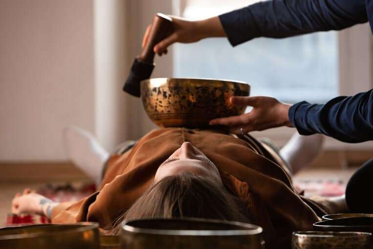 10 Benefits of a Sound Bath: What They Are and How to Have One
